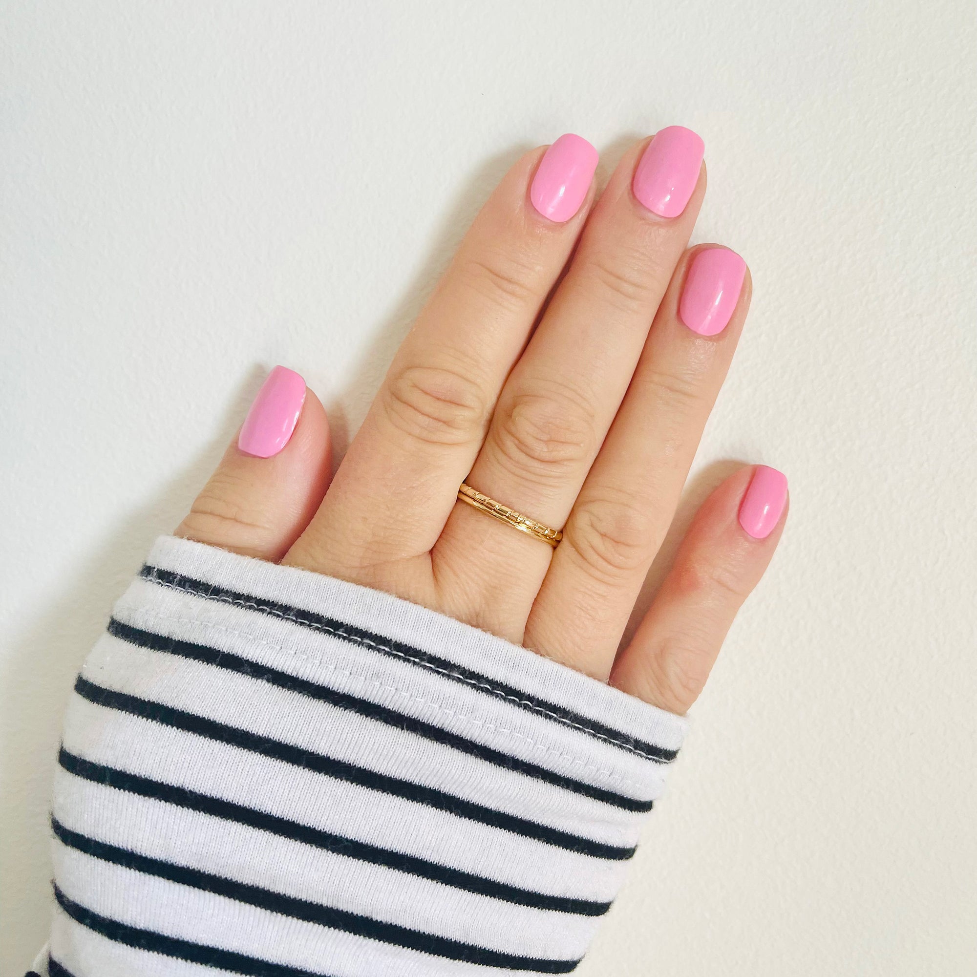 SELFIE NAILS IN CANDY PINK