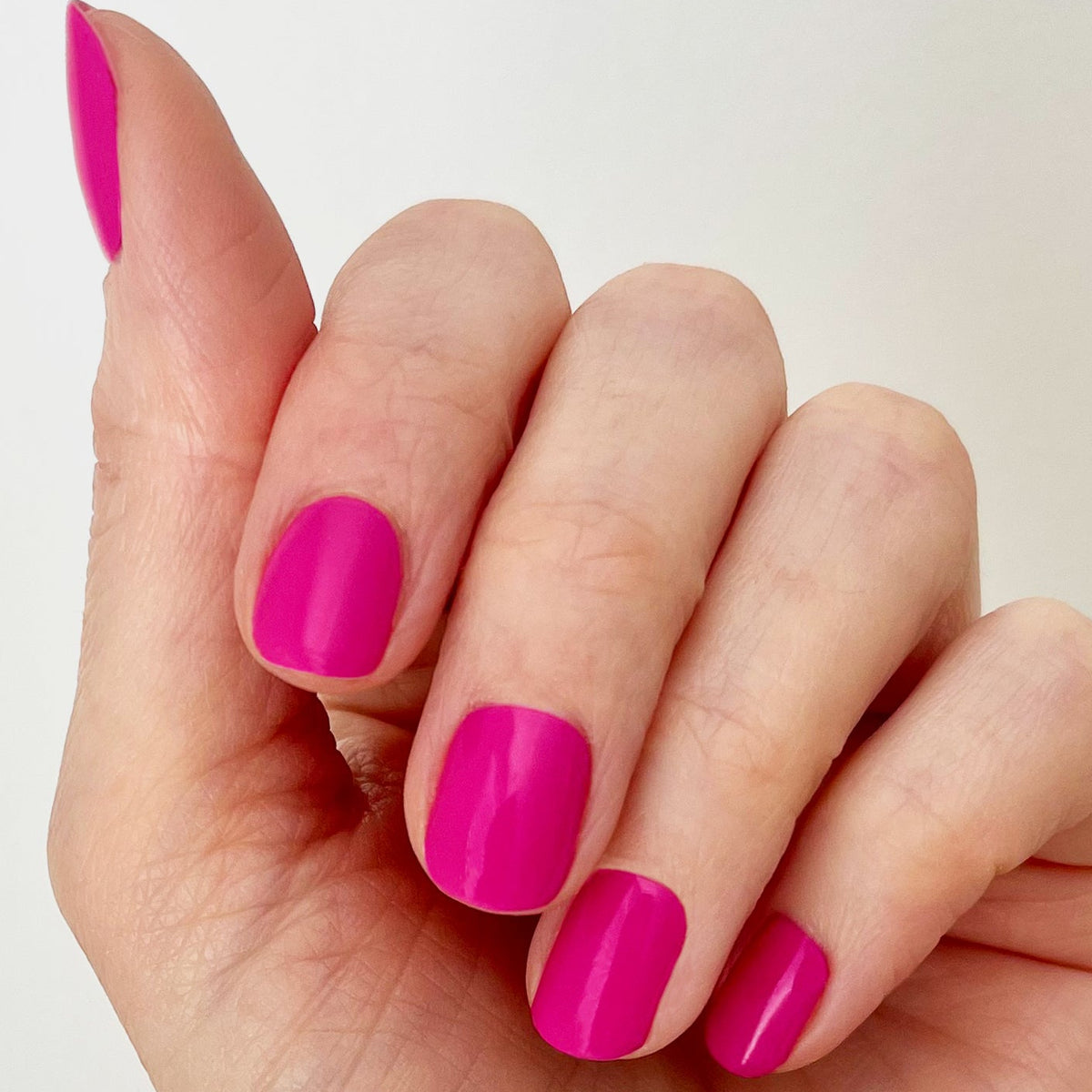 SELFIE NAILS FUCHSIA COLOUR
